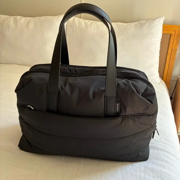 The Quilted Everywhere Bag - Picture 2 of 7